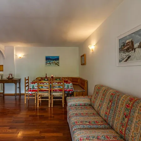 Appartamento Le Ginestre - Relax E Vista Montagna - Cour 0248 *