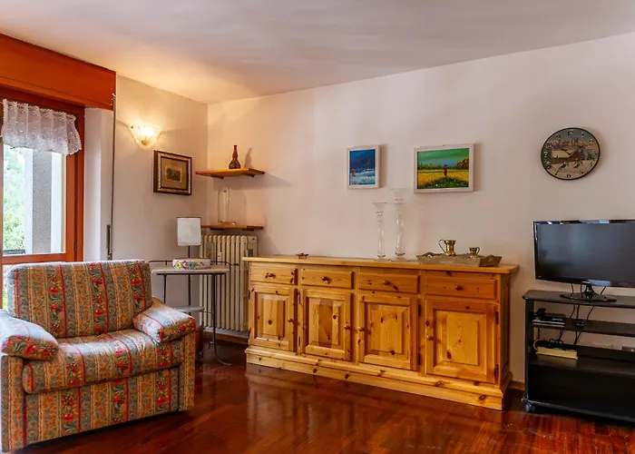 Apartamento Le Ginestre - Relax E Vista Montagna - Cour 0248