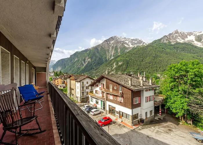 Apartamento Le Ginestre - Relax E Vista Montagna - Cour 0248